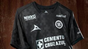 Cruz Azul se viste de negro: así es su tercer uniforme del Apertura 2025
