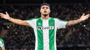 Juan Camilo ‘Cucho’ Hernández lidera una infartante remontada del Betis sobre el Espanyol