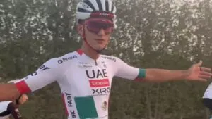Isaac del Toro ya luce la bandera mexicana como campeón nacional con el UAE Team Emirates-XRG