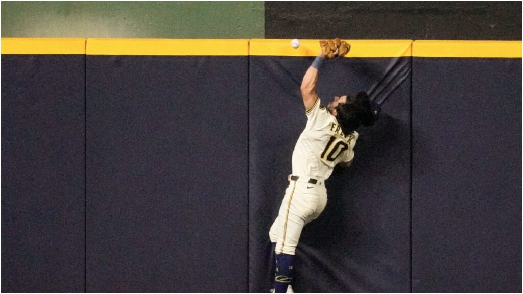 Sam Frelick, saltó para evitar el jonrón. IMAGN IMAGES via Reuters Connect
