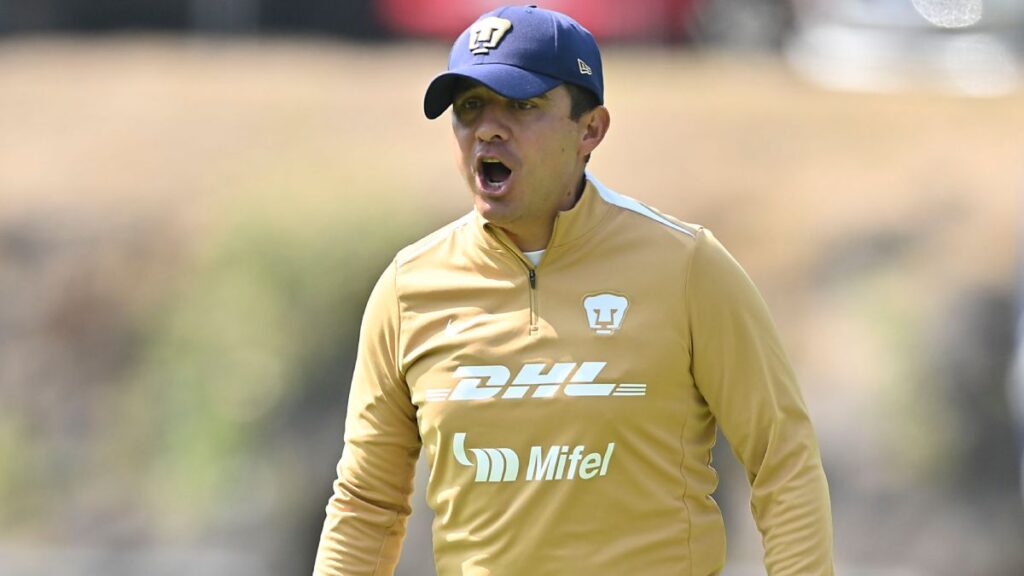 Luis Pérez expresa tristeza de Pumas tras derrota ante Chivas