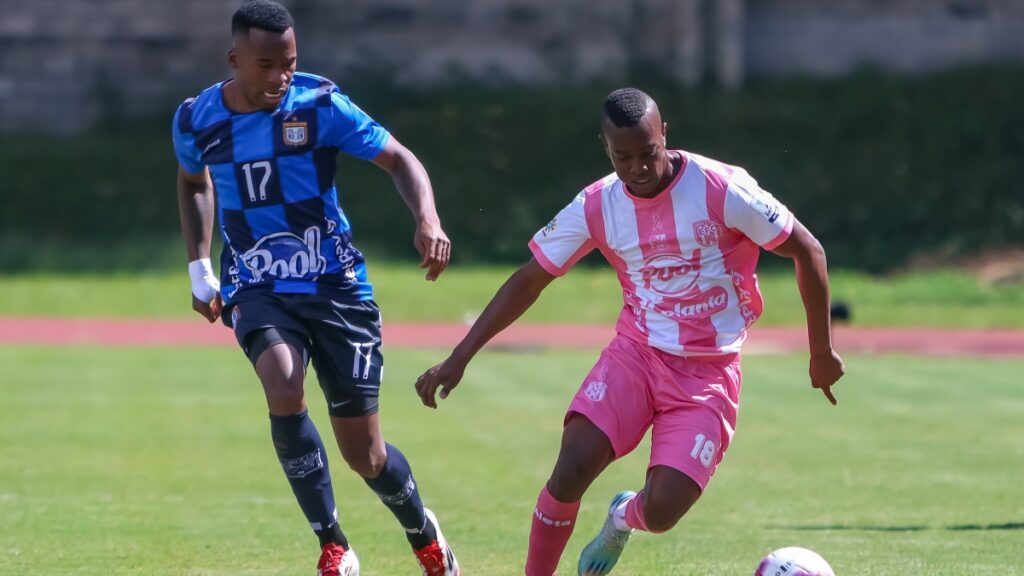 Boyacá Chicó enfrentando a Envigado en el Polideportivo Sur / Vizzor