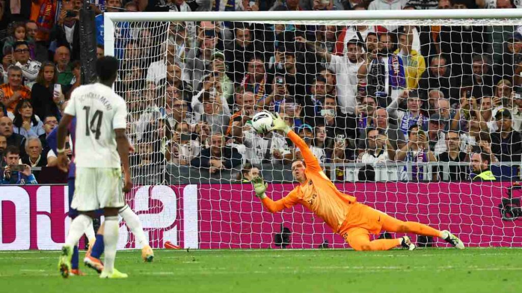 Mbappé falla un penalti contra el Barcelona