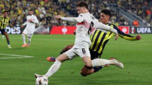 El Fenerbahce de Edson Álvarez vence a Stuttgart y escala posiciones en la Europa League
