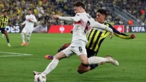 El Fenerbahce de Edson Álvarez vence a Stuttgart y escala posiciones en la Europa League