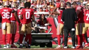 San Francisco podría recuperar a Fred Warner para enfrentar a Seattle