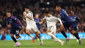 El Fulham de Raúl Jiménez no puede con Arsenal y tropieza en casa