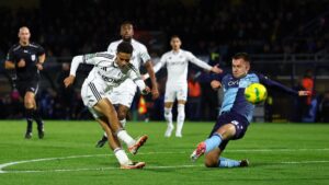 Raúl Jiménez y el Fulham esperan hasta los penales para vencer al Wycombe de tercera división