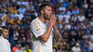 Gignac responde a las críticas sobre su nivel: “Me vale 15 hectáreas de cacahuate”