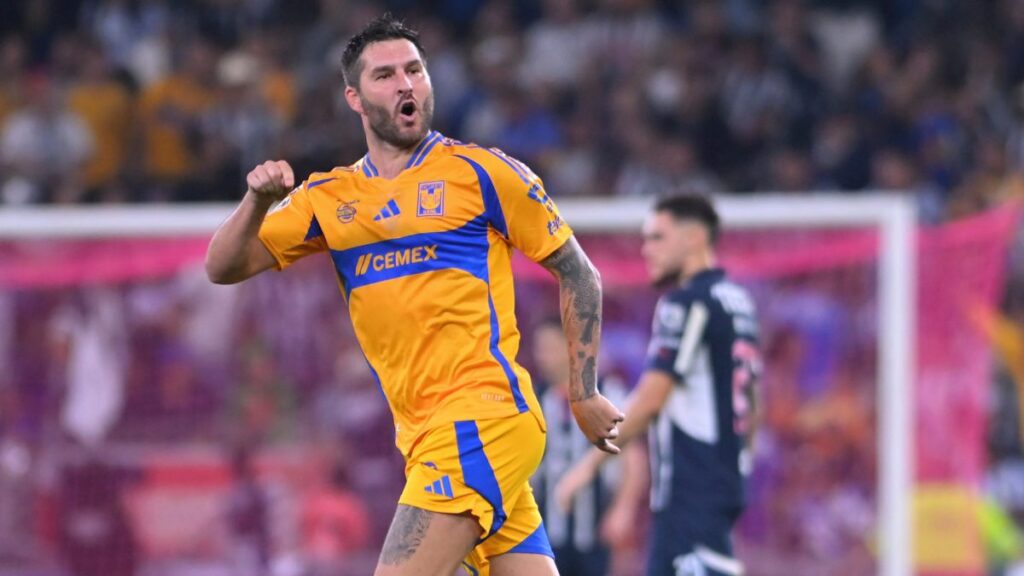 Gignac en festejo de gol contra Monterrey