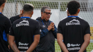 Golpe duro para El Salvador: nuevas bajas sacuden al equipo del ‘Bolillo’ Gómez