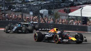 ¡Los McLaren, fuera! Max Verstappen gana una accidentada carrera sprint en el GP de Estados Unidos