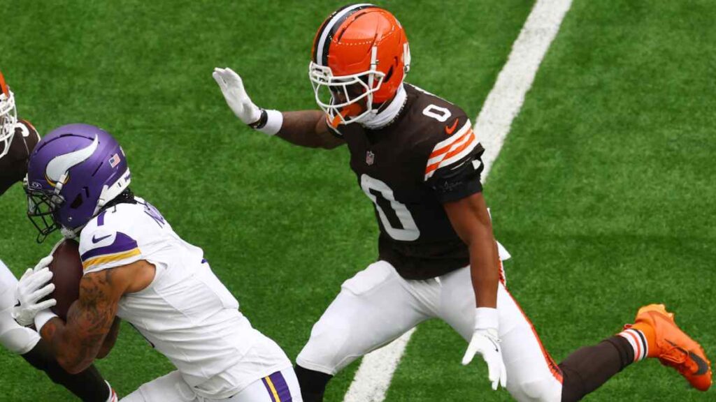 Browns y Jaguars cambian a Greg Newsome y Tyson Campbell