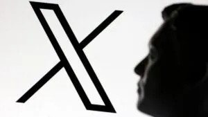 Elon Musk lanza Grokipedia, su versión de Wikipedia con artículos generados por IA