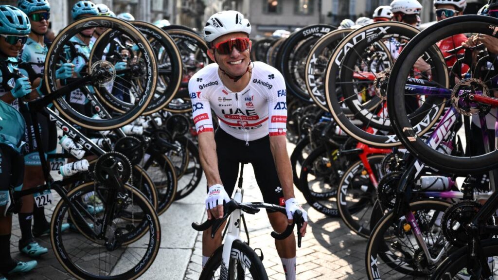 Giro de Lombardia 2025: Cinco ciclistas reciben la guardia de honor de cara a su última carrera