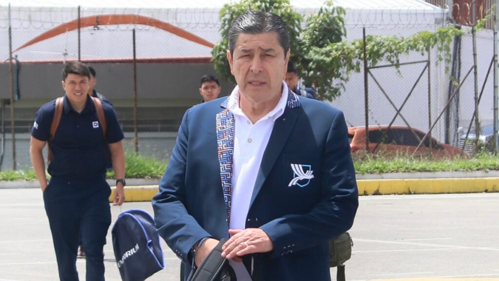 Guatemala ya se encuentra en Surinam para su partido | @fedefut_oficial