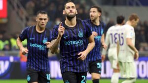 Inter acelera en la Serie A: doblete de Calhanoglu ante una Fiorentina que no gana