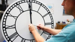 Cambio de Horario Invierno 2025: qué estados ajustan el reloj este 2 de noviembre