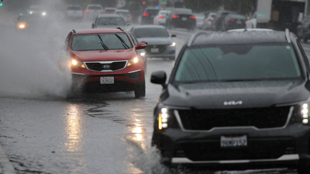 Los autos que no circulan en la CDMX y Estado de México | Reuters