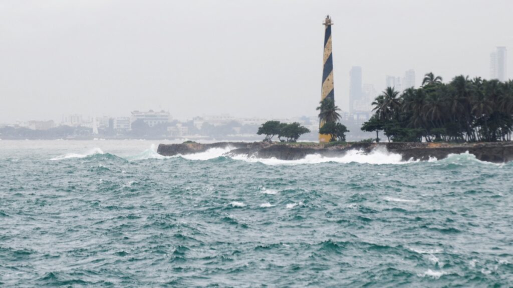 Melissa ya es huracán y crece rápidamente: ¿hay riesgo para México?