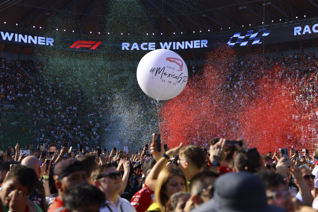 Las tribunas se pintaron de verde, blanco y rojo. El ánimo estuvo a tope. Alejandra Suárez, Claro Sports