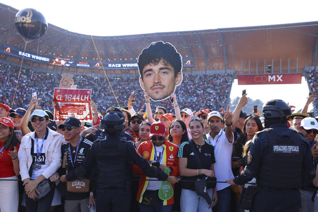 Mucho color en el GP de México. Alejandra Suárez/Claro Sports