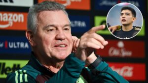 Javier Aguirre ya ve a Gilberto Mora a la altura de Benjamín Galindo