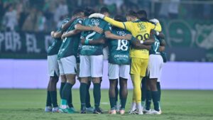 Hinchas del Cali agreden a jugadores y se registran enfrentamientos en las tribunas