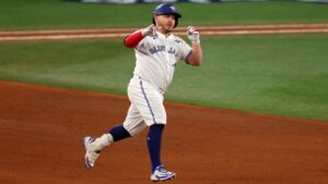 Alejandro Kirk: el mexicano que rompió los moldes y hace historia en la Serie Mundial 2025