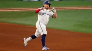 Alejandro Kirk: el mexicano que rompió los moldes y hace historia en la Serie Mundial 2025