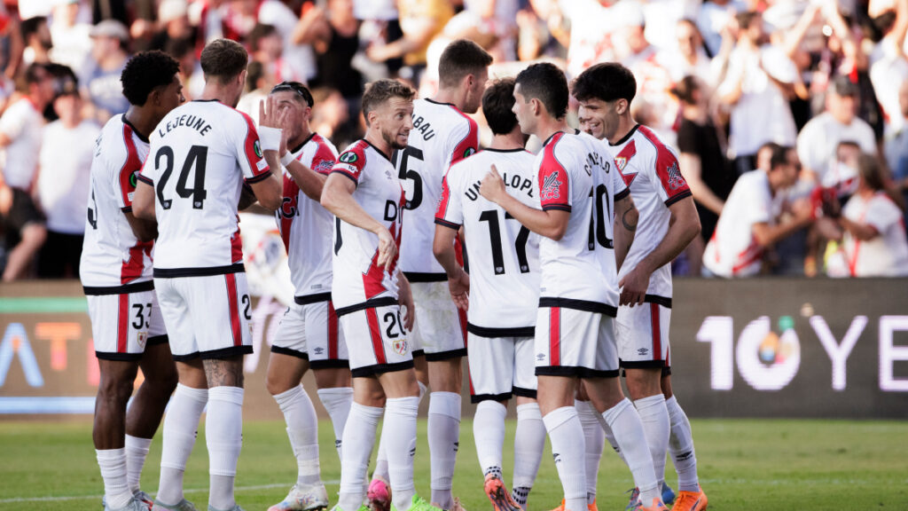Triunfazo del Rayo en su debut. (AFP)