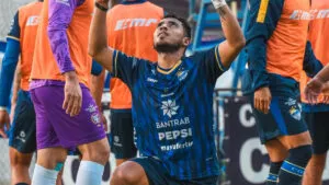 Cobán Imperial reacciona a tiempo y remonta frente a Guastatoya