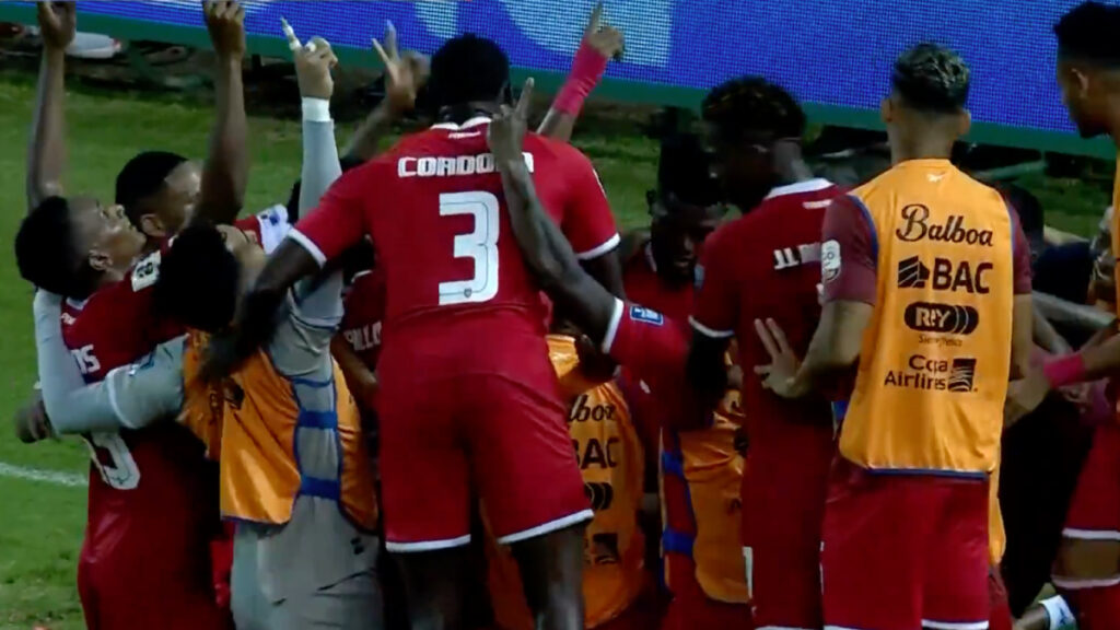 El festejo del gol.(Captura Paramount)