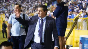 ¿Debe continuar Tena al frente de Guatemala tras la eliminación?
