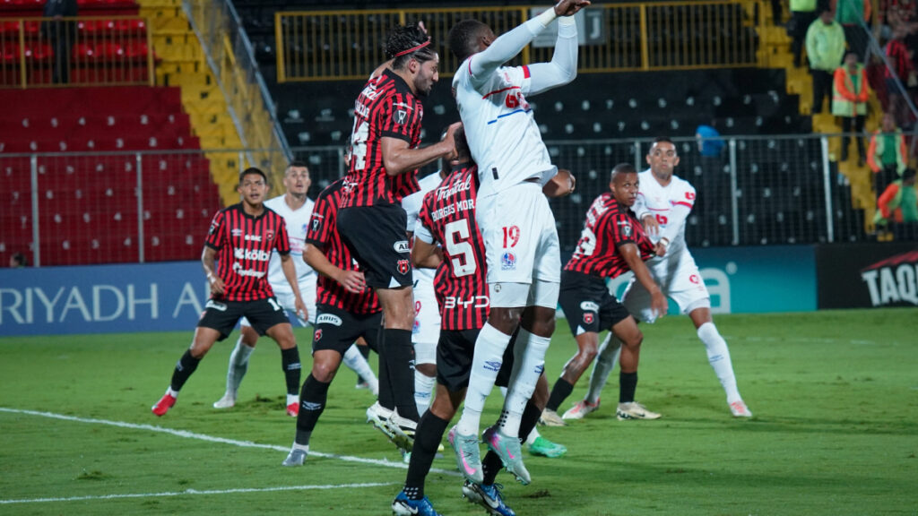 Alajuelense y Honduras igualaron en un partidazo. (Olimpia X Oficial)