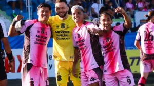 Mixco remonta frente a Mictlán y es más líder que nunca