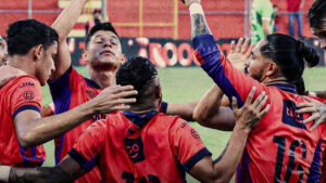 Con un golazo de chilena de Altán, Municipal golea a Malacateco