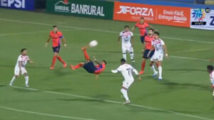 ¡Directo a lo mejor del año! El golazo de chilena de Pedro Altán en Municipal vs Malacateco