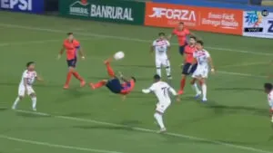 ¡Directo a lo mejor del año! El golazo de chilena de Pedro Altán en Municipal vs Malacateco