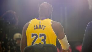 Ni retiro, ni cambio de equipo: la segunda decisión de LeBron James fue… un comercial