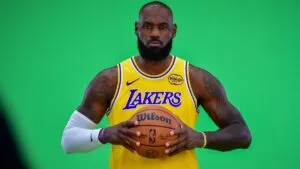 LeBron deja en shock al mundo con el anuncio de una  “segunda decisión”