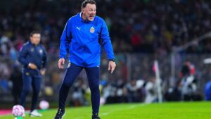 Milito afirma que hay cosas que mejorar en Chivas pese al triunfo ante Pumas