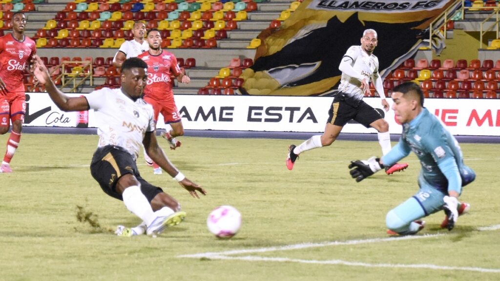 Llaneros Vs Fortaleza