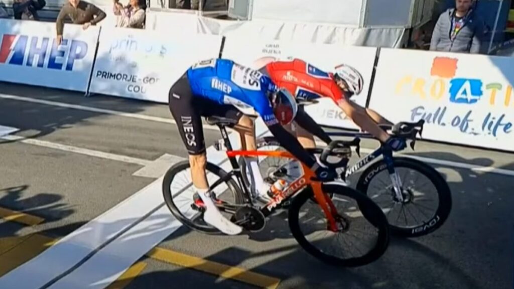 Paul Magnier hila su tercera victoria en la CRO Race 2025 tras ganarle un mano a mano final al británico Ben Turner