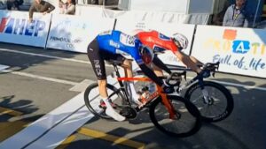 ¡Foto finish! Magnier gana el mano a mano con Turner en la Etapa 3 de la CRO Race 2025