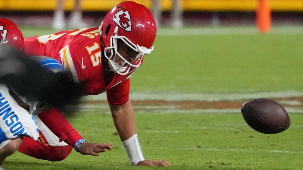 Patrick Mahomes durante el Lions vs Chiefs, NFL 2025