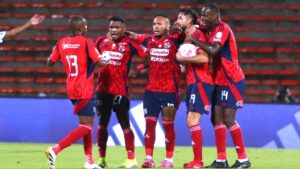 Medellín vuelve a remontar, derrota a Fortaleza y jugará cuadrangulares