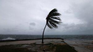El poderoso huracán Melissa toca tierra en Jamaica como categoría 5: esta es su trayectoria
