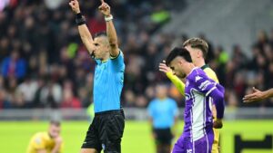 Directivo y DT de Fiorentina estallan tras derrota ante Milan y arremeten contra Santi Gimenez