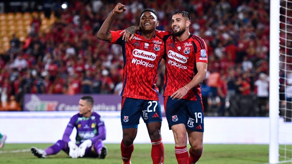 Independiente Medellín celebrando ante Bucaramanga / Vizzor